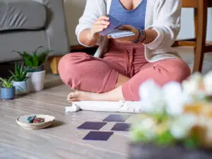 How to use oracle card for self-discovery