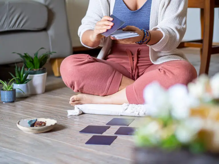 How to use oracle card for self-discovery